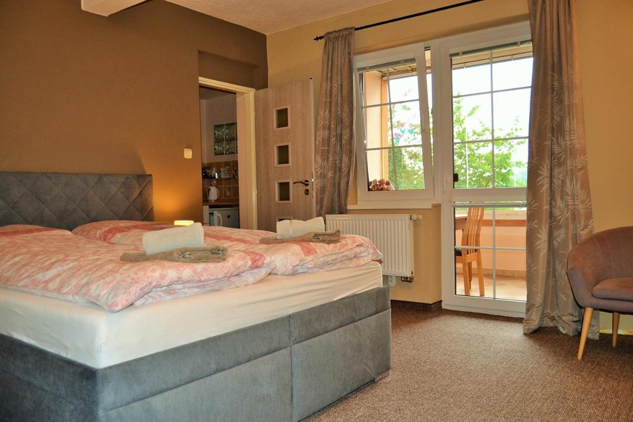 Apartments Nicol Карловы Вары Экстерьер фото